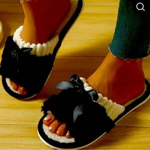 Cute Slippers with Bows to Match On Top!  These slippers are amazing! Size 7.5-8